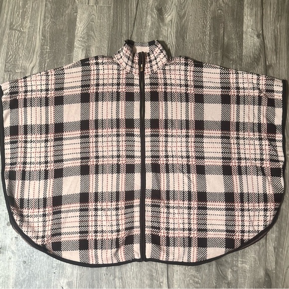 Jones New York Beige and Brown Plaid Cape - Picture 10 of 11